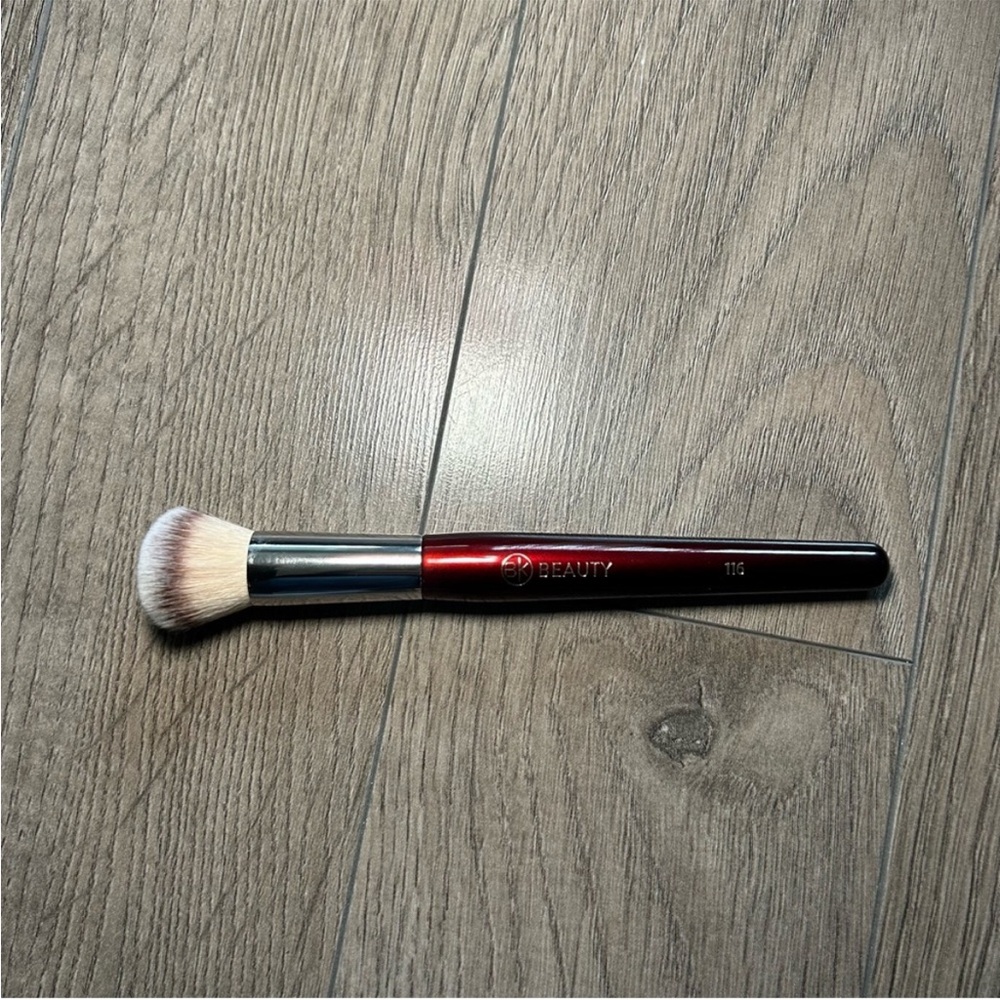 BK Beauty 116 Small Round Complexion Brush Never Used